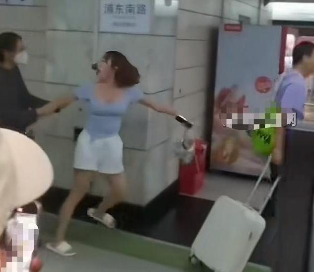 ！处理结果公布女子身份曝光网友：没让失望PG电子麻将胡了2试玩上海地铁踢裆后续(图9)